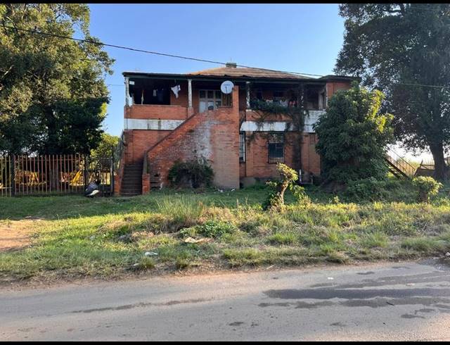 LAND FOR SALE IN PLESSISLAER